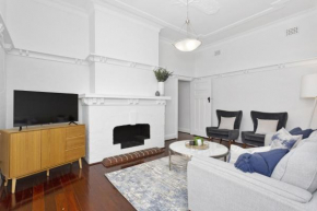 Elegant Art Deco Semi Detached 2-Bed Home by Parks